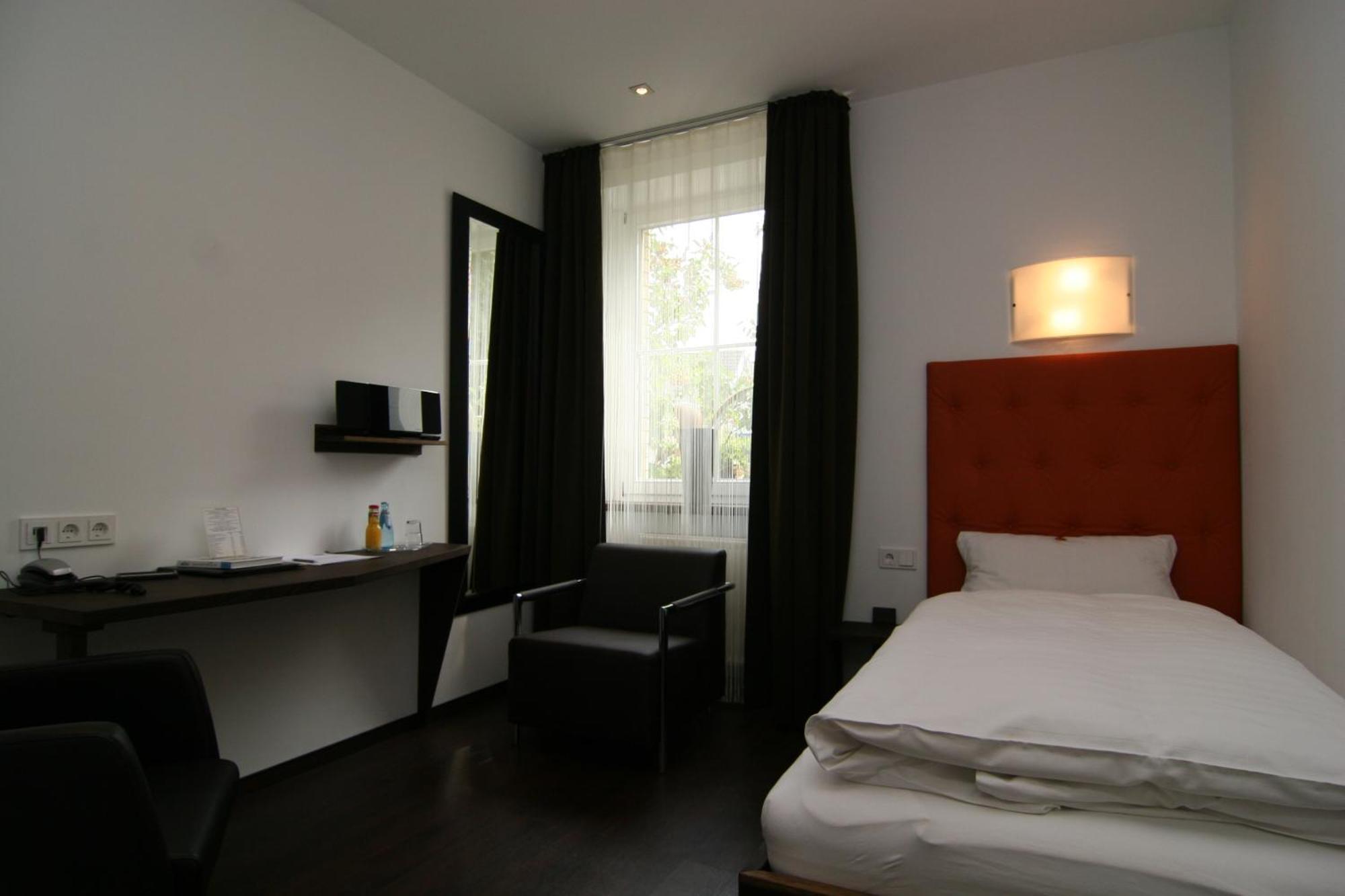 Rheda-Wiedenbrück Hotel Zur Wartburg מראה חיצוני תמונה