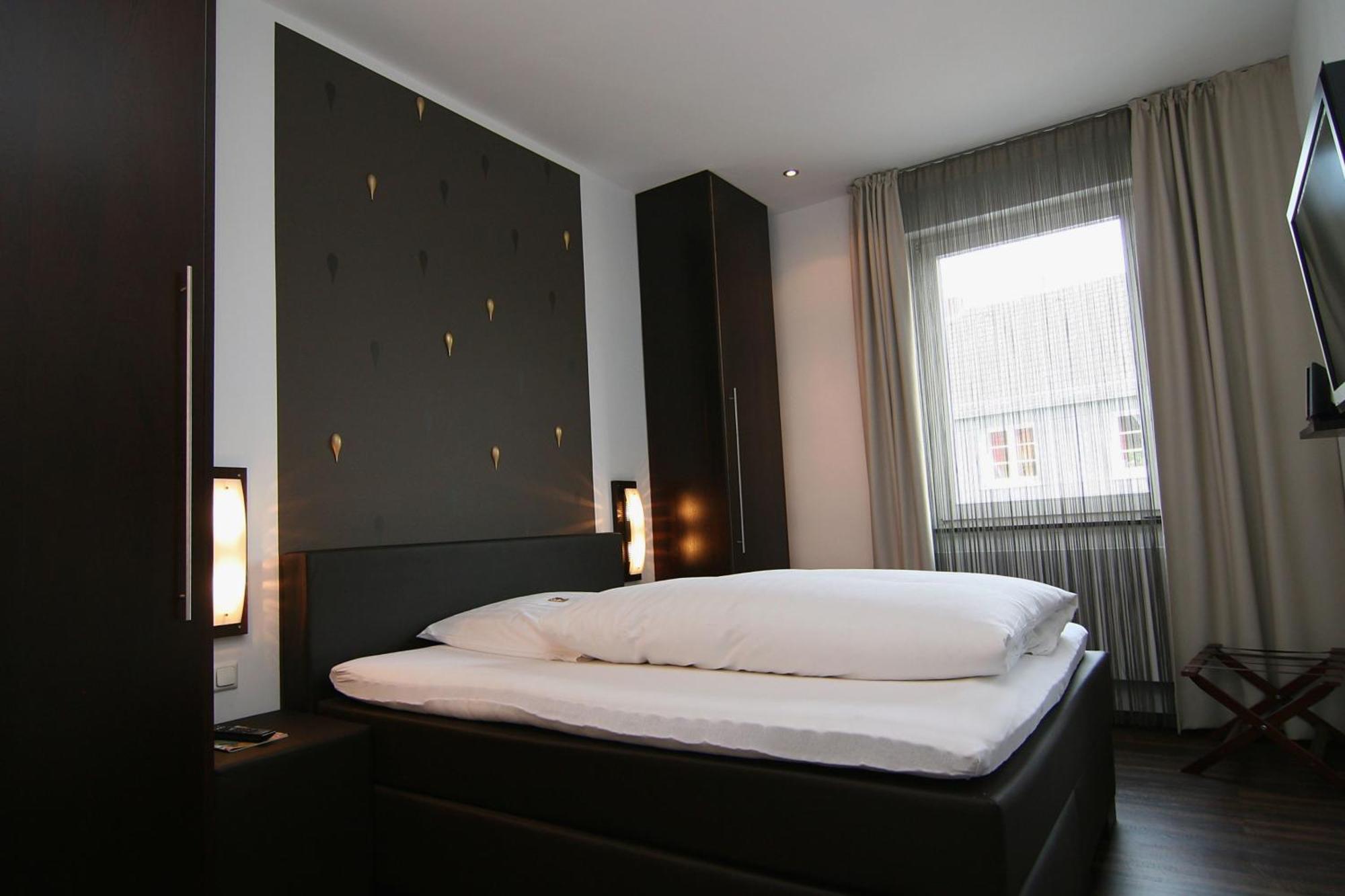 Rheda-Wiedenbrück Hotel Zur Wartburg מראה חיצוני תמונה
