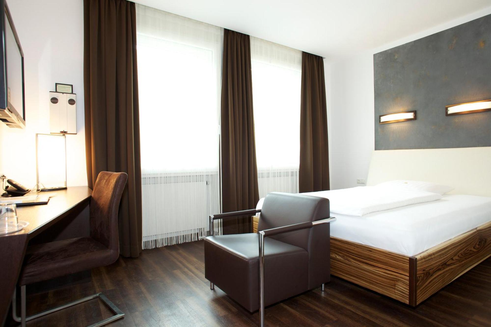 Rheda-Wiedenbrück Hotel Zur Wartburg מראה חיצוני תמונה