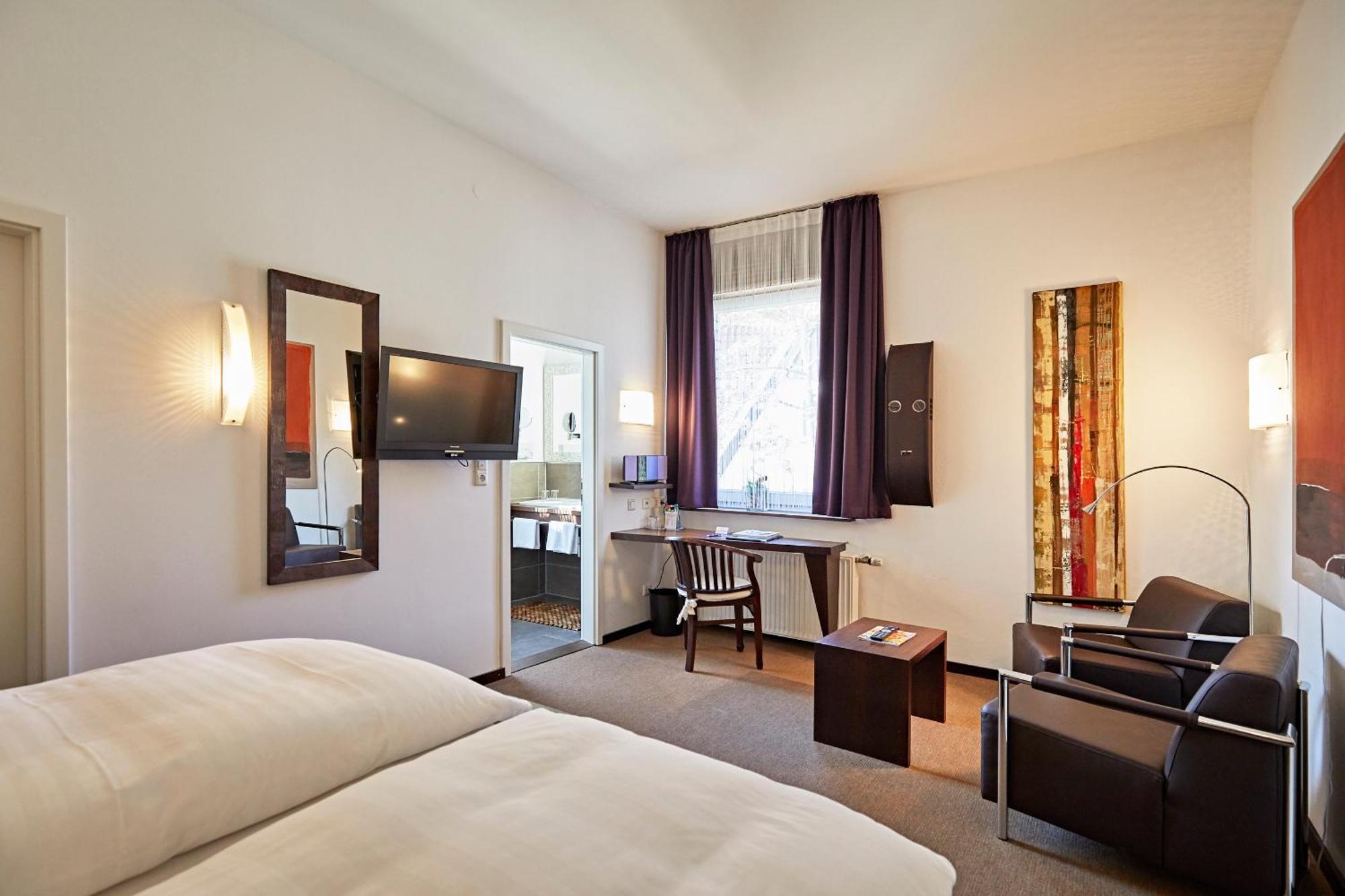 Rheda-Wiedenbrück Hotel Zur Wartburg מראה חיצוני תמונה