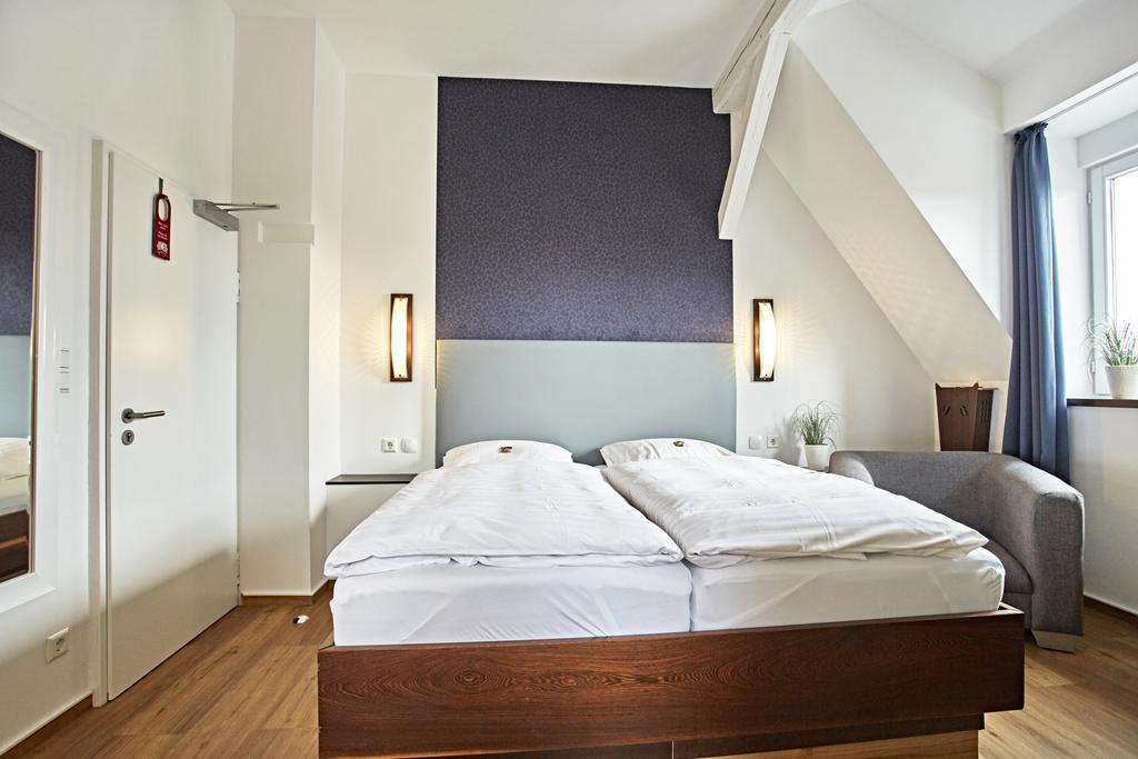 Rheda-Wiedenbrück Hotel Zur Wartburg מראה חיצוני תמונה